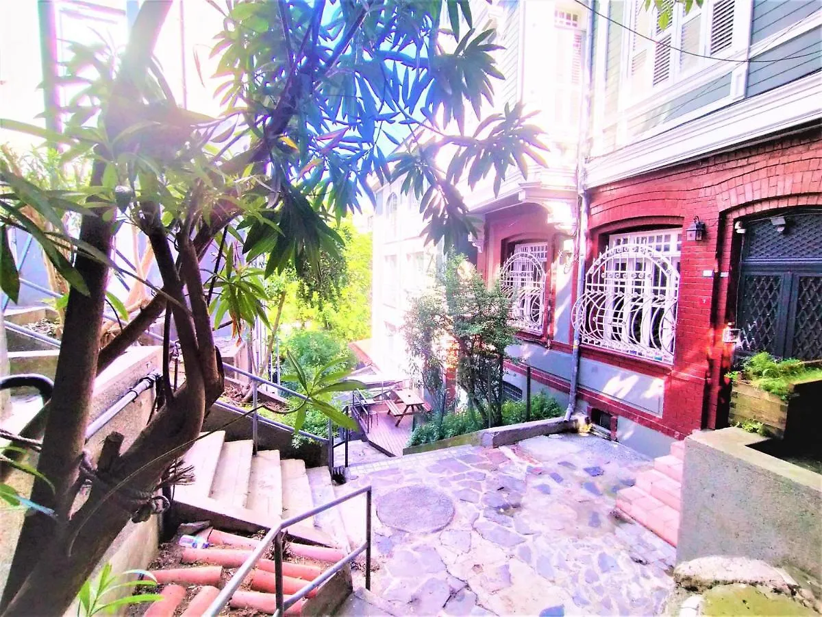 Dreamers V&V Hotel Cihangir Istanbul 3*,